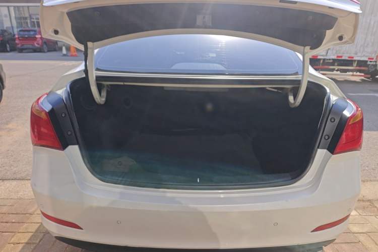 Used Hyundai Mistra 2014 1.8L Automatic Deluxe DLX Model Trunk