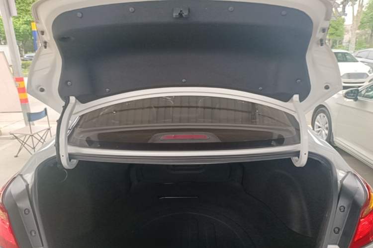 Used Hyundai Mistra 2014 1.8L Automatic Smart GLS Trunk