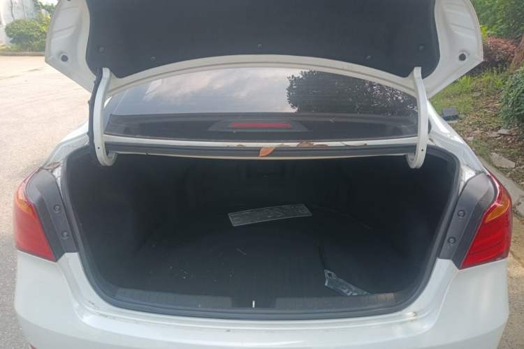 Used Hyundai Mistra 2014 1.8L Automatic Deluxe DLX Model Trunk