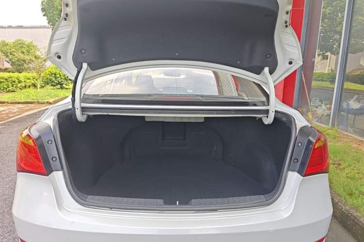 Used Hyundai Mistra 2014 1.8L Automatic Smart GLS Trunk