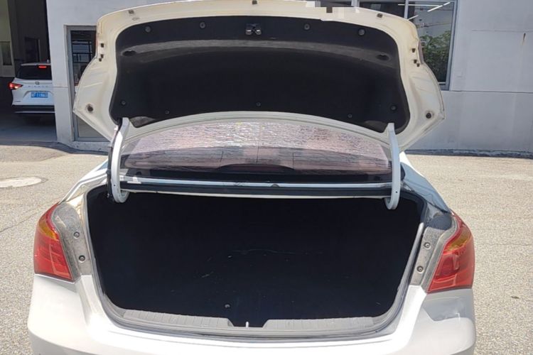 Used Hyundai Mistra 2014 1.8L Automatic Smart GLS Trunk