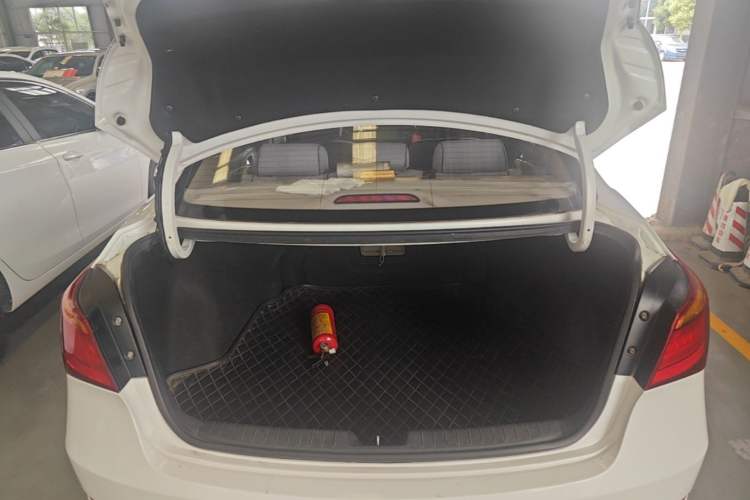 Used Hyundai Mistra 2014 1.8L Automatic Deluxe DLX Model Trunk