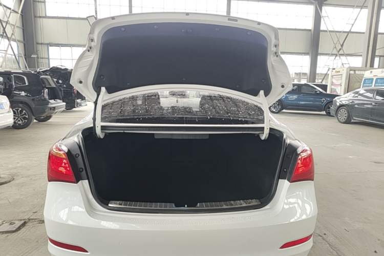 Used Hyundai Mistra 2014 1.8L Automatic Smart GLS Trunk