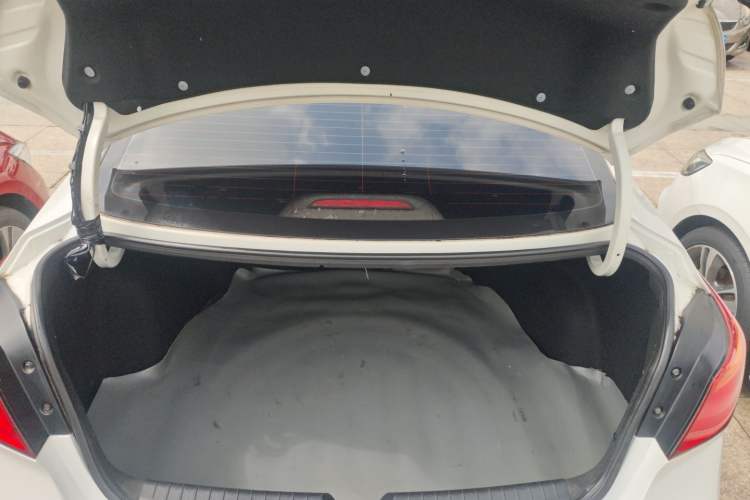 Used Hyundai Mistra 2014 1.8L Automatic Smart GLS Trunk