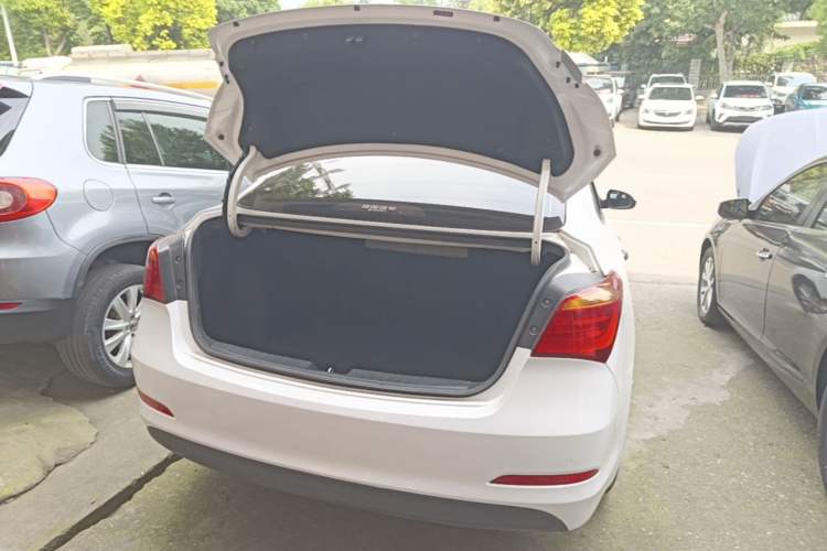 Used Hyundai Mistra 2014 1.8L Automatic Smart GLS Trunk