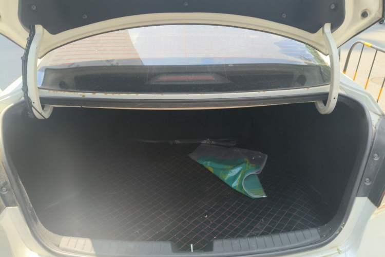 Used Hyundai Mistra 2014 1.8L Automatic Smart GLS Trunk