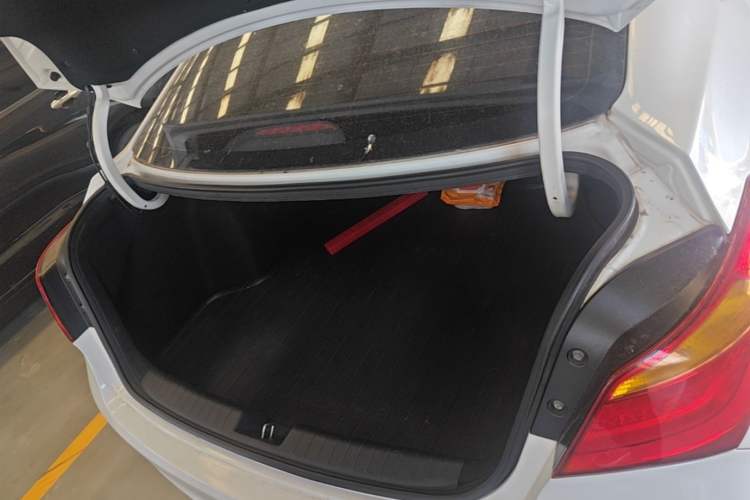 Used Hyundai Mistra 2014 1.8L Automatic Deluxe DLX Model Trunk