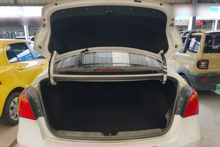 Used Hyundai Mistra 2014 1.8L Manual Comfort GL Model Trunk
