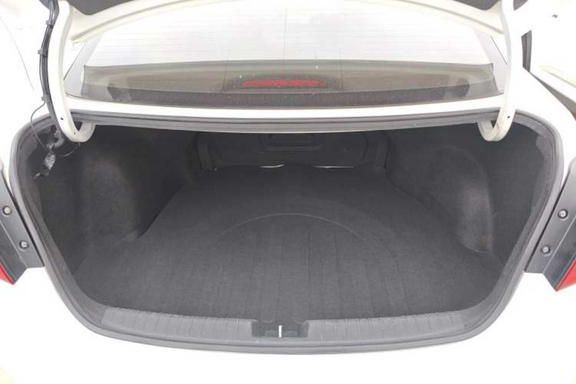 Used Hyundai Mistra 2014 1.8L Automatic Smart GLS Trunk