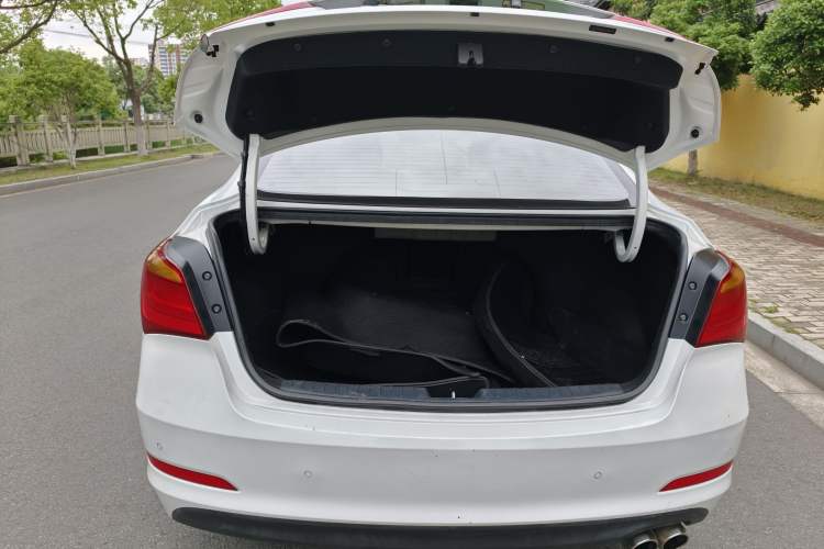 Used Hyundai Mistra 2014 1.8L Automatic Deluxe DLX Model Trunk