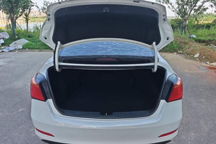 Used Hyundai Mistra 2014 1.8L Automatic Smart GLS Trunk