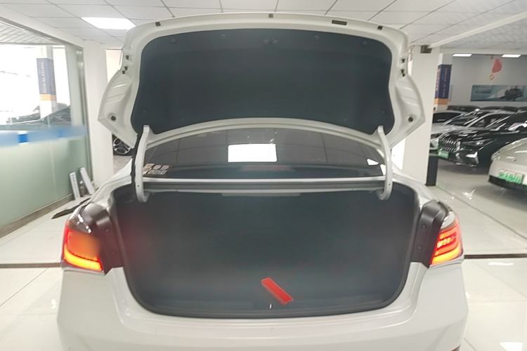 Used Hyundai Mistra 2014 1.8L Automatic Deluxe DLX Model Trunk