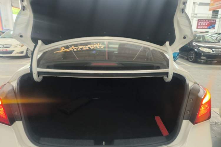 Used Hyundai Mistra 2014 1.8L Automatic Smart GLS Trunk