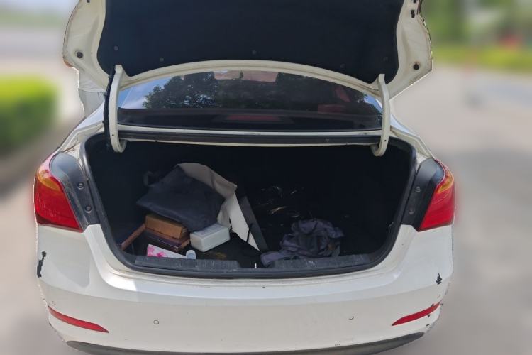 Used Hyundai Mistra 2014 1.8L Automatic Smart GLS Trunk