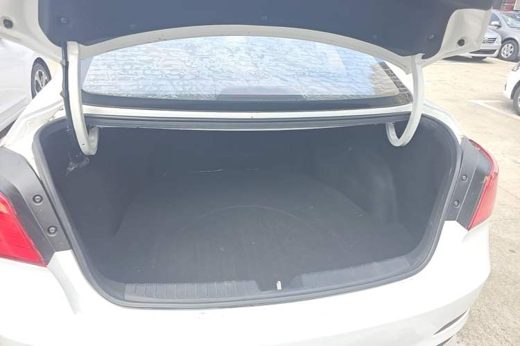 Used Hyundai Mistra 2014 1.8L Automatic Smart GLS Trunk