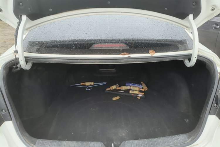 Used Hyundai Mistra 2014 1.8L Automatic Deluxe DLX Model Trunk