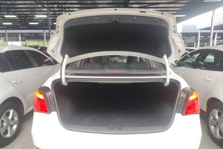 Used Hyundai Mistra 2014 1.8L Automatic Deluxe DLX Model Trunk