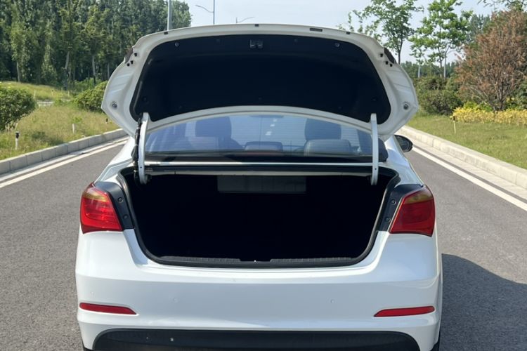 Used Hyundai Mistra 2014 1.8L Automatic Smart GLS Trunk