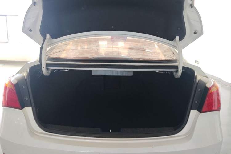 Used Hyundai Mistra 2014 1.8L Automatic Deluxe DLX Model Trunk