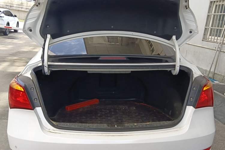 Used Hyundai Mistra 2014 1.8L Automatic Smart GLS Trunk