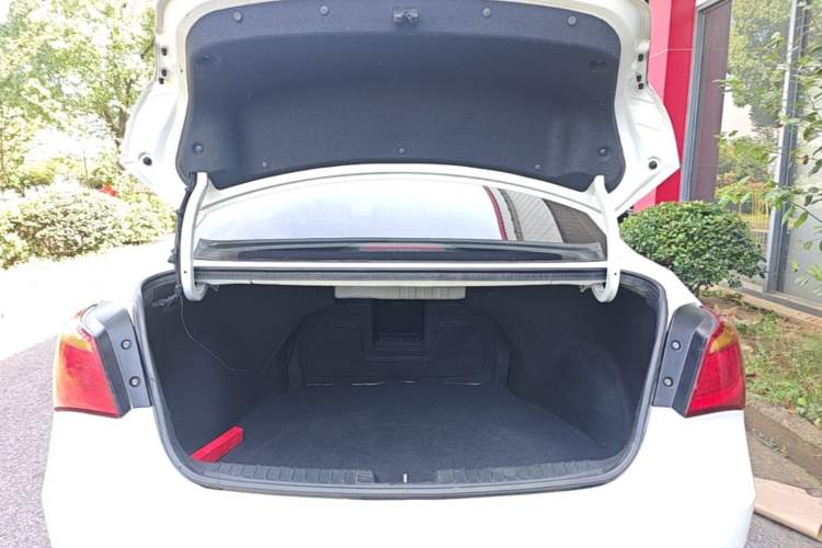 Used Hyundai Mistra 2014 1.8L Automatic Smart GLS Trunk