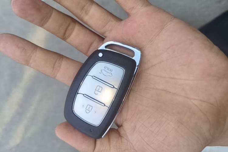 Used Hyundai Mistra 2014 1.8L Automatic Deluxe DLX Model Vehicle Key
