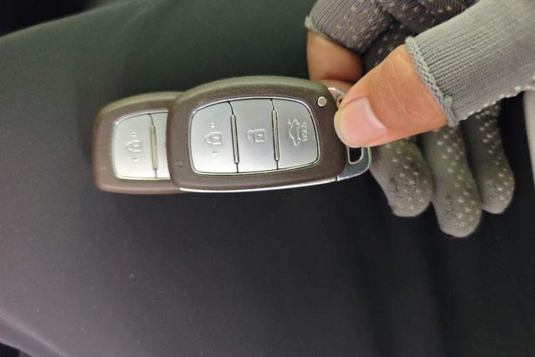 Used Hyundai Mistra 2014 1.8L Automatic Smart GLS Vehicle Key