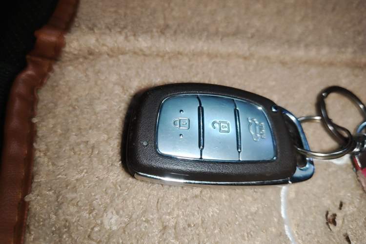 Used Hyundai Mistra 2014 1.8L Automatic Smart GLS Vehicle Key