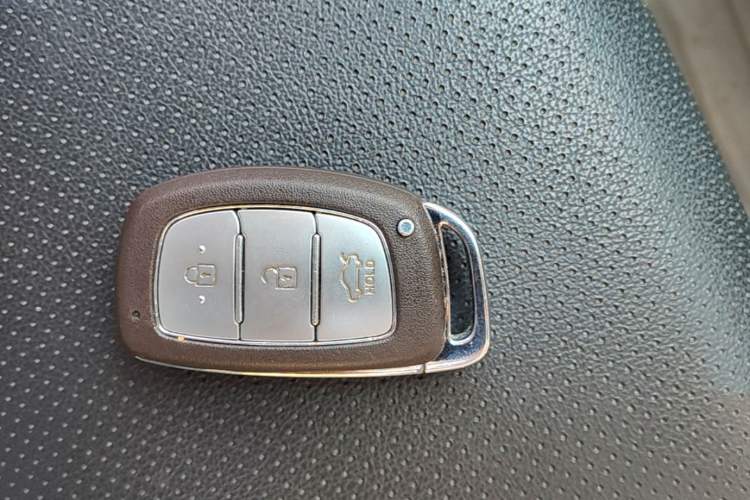 Used Hyundai Mistra 2014 1.8L Automatic Smart GLS Vehicle Key