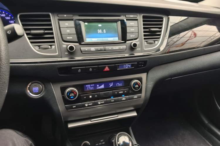 Used Hyundai Mistra 2014 1.8L Automatic Smart GLS Audio And AC Panel