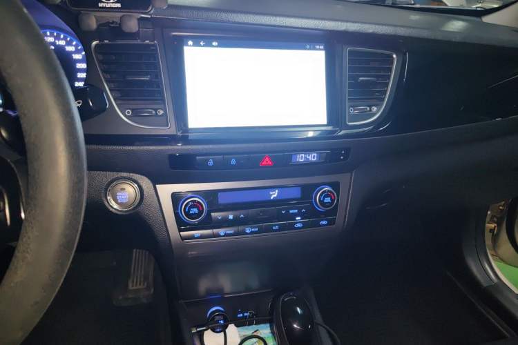 Used Hyundai Mistra 2014 1.8L Automatic Deluxe DLX Model Audio And AC Panel