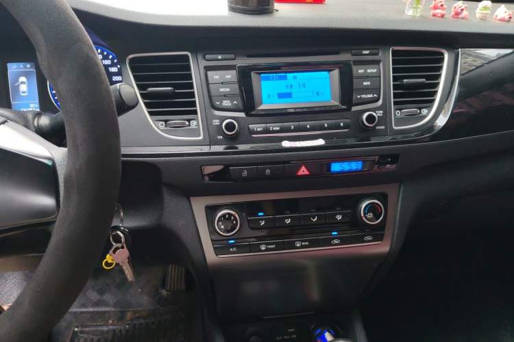 Used Hyundai Mistra 2014 1.8L Manual Comfort GL Model Audio And AC Panel