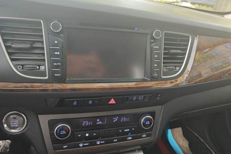 Used Hyundai Mistra 2014 1.8L Automatic Deluxe DLX Model Audio And AC Panel