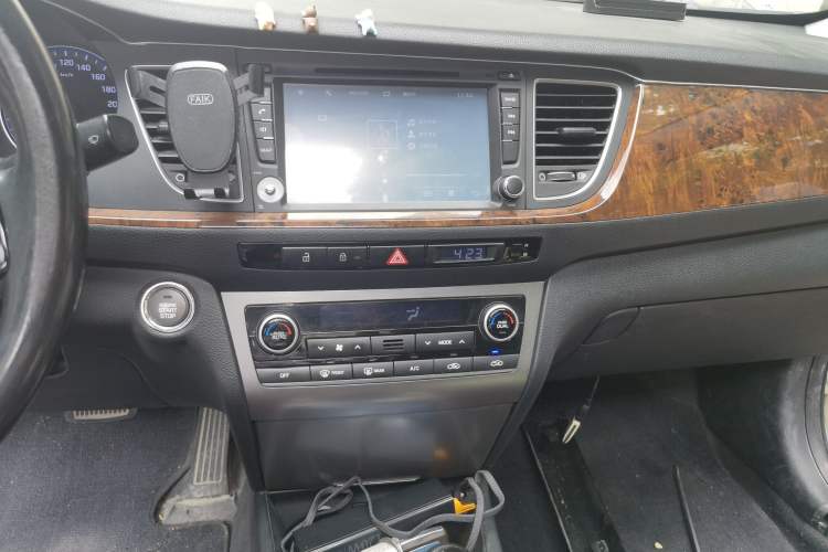 Used Hyundai Mistra 2014 1.8L Automatic Deluxe DLX Model Audio And AC Panel