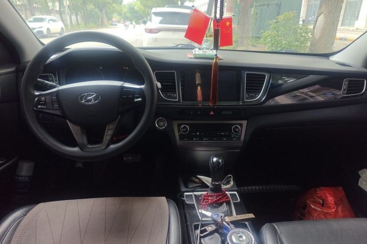 Used Hyundai Mistra 2014 1.8L Automatic Smart GLS Center Console