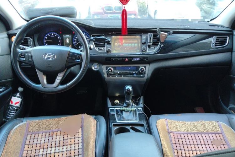 Used Hyundai Mistra 2014 1.8L Automatic Deluxe DLX Model Center Console