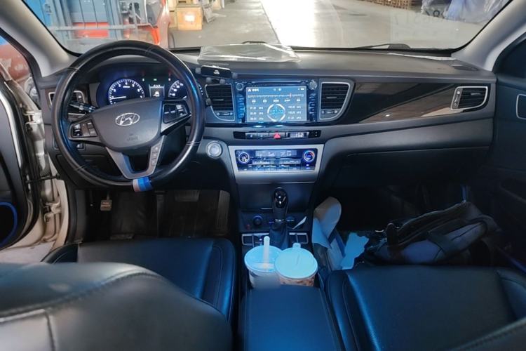 Used Hyundai Mistra 2014 1.8L Automatic Deluxe DLX Model Center Console