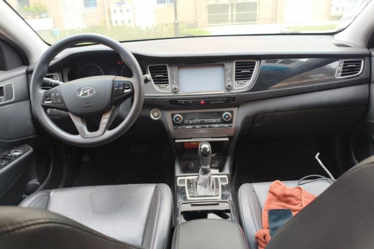 Used Hyundai Mistra 2014 1.8L Automatic Smart GLS Center Console