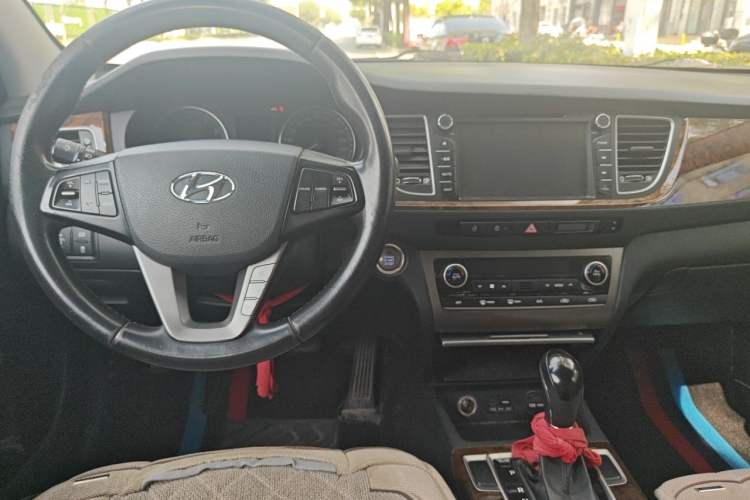 Used Hyundai Mistra 2014 1.8L Automatic Deluxe DLX Model Center Console
