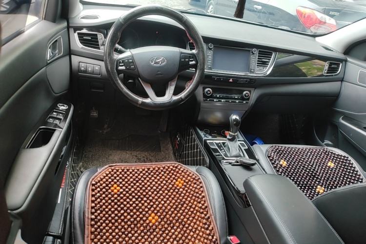 Used Hyundai Mistra 2014 1.8L Automatic Smart GLS Center Console