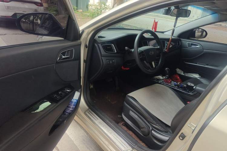 Used Hyundai Mistra 2014 1.8L Automatic Smart GLS Driver Seat
