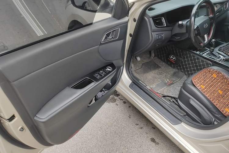 Used Hyundai Mistra 2014 1.8L Automatic Smart GLS Driver Seat