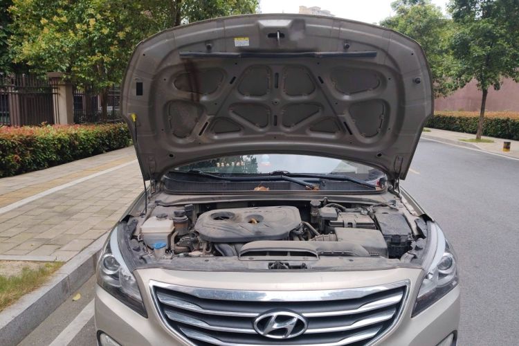 Used Hyundai Mistra 2014 1.8L Manual Comfort GL Model Engine Bay