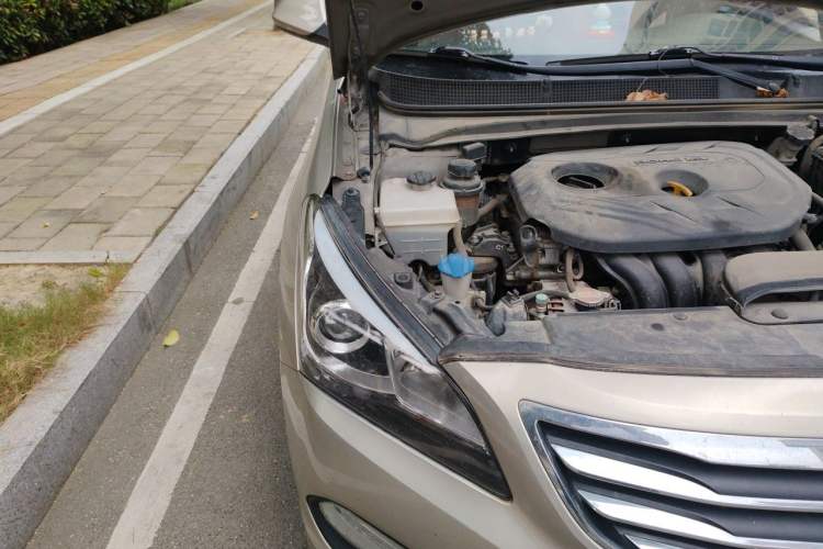 Used Hyundai Mistra 2014 1.8L Manual Comfort GL Model Engine Bay Right