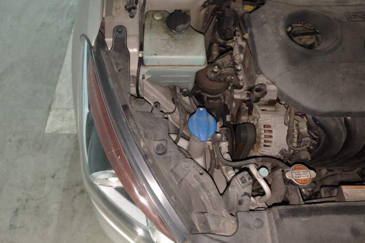 Used Hyundai Mistra 2014 1.8L Automatic Deluxe DLX Model Engine Bay Right