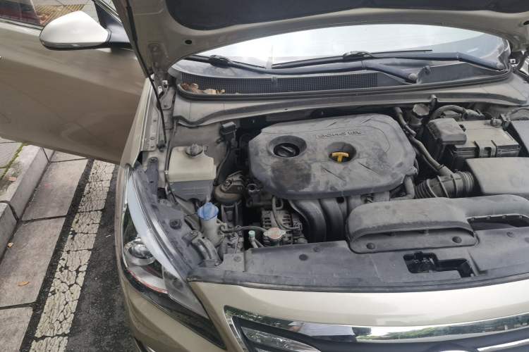 Used Hyundai Mistra 2014 1.8L Automatic Deluxe DLX Model Engine Bay Right
