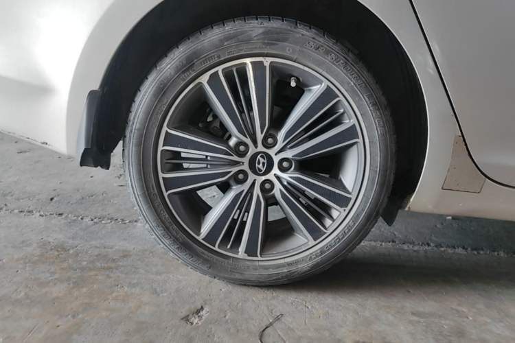 Used Hyundai Mistra 2014 1.8L Automatic Deluxe DLX Model Exterior 5