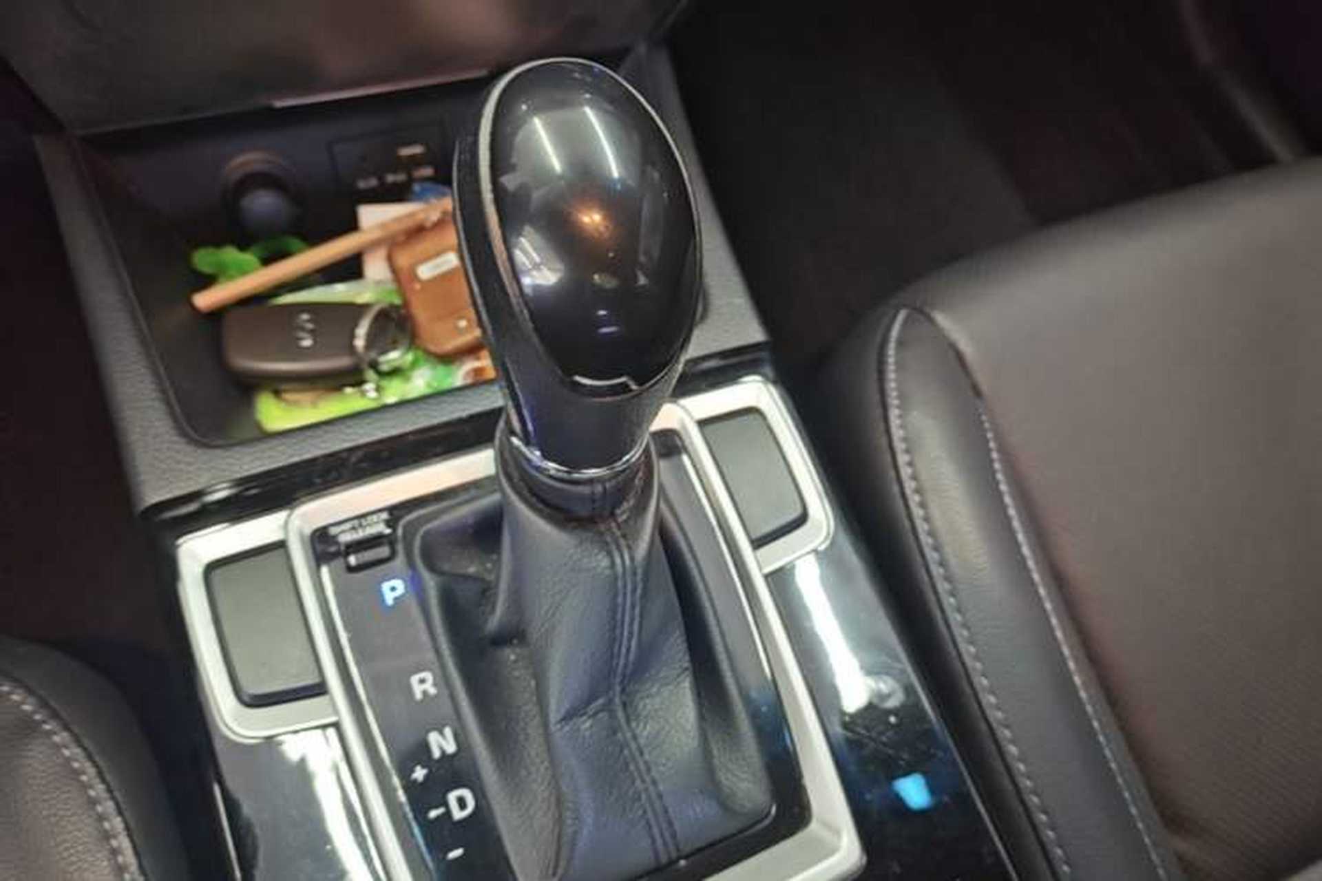 Used Hyundai Mistra 2014 1.8L Automatic Smart GLS Gear Lever