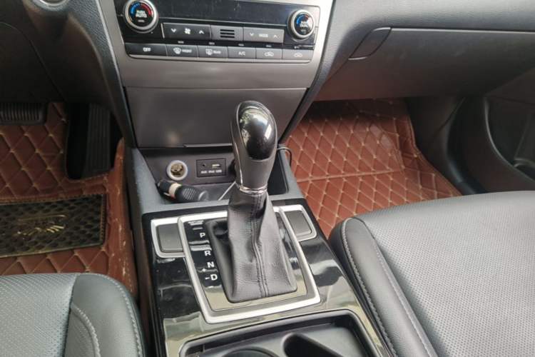 Used Hyundai Mistra 2014 1.8L Automatic Deluxe DLX Model Gear Lever