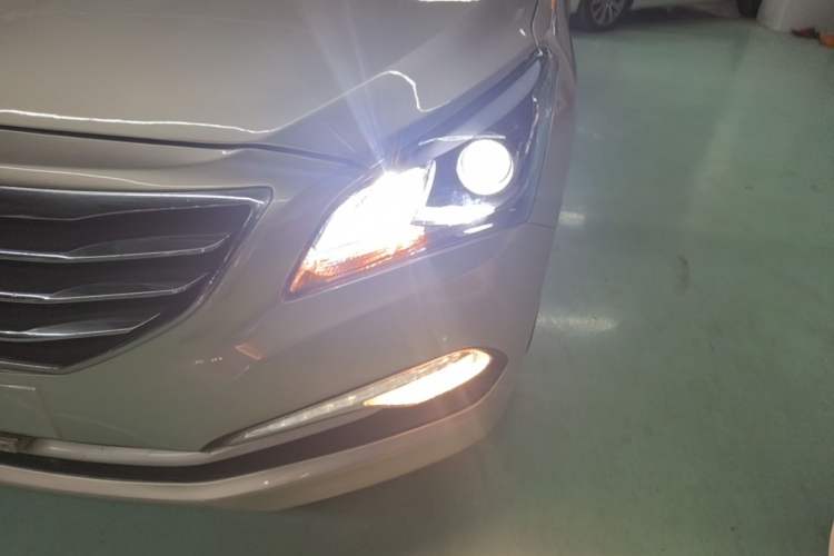 Used Hyundai Mistra 2014 1.8L Automatic Smart GLS Left Front Headlight